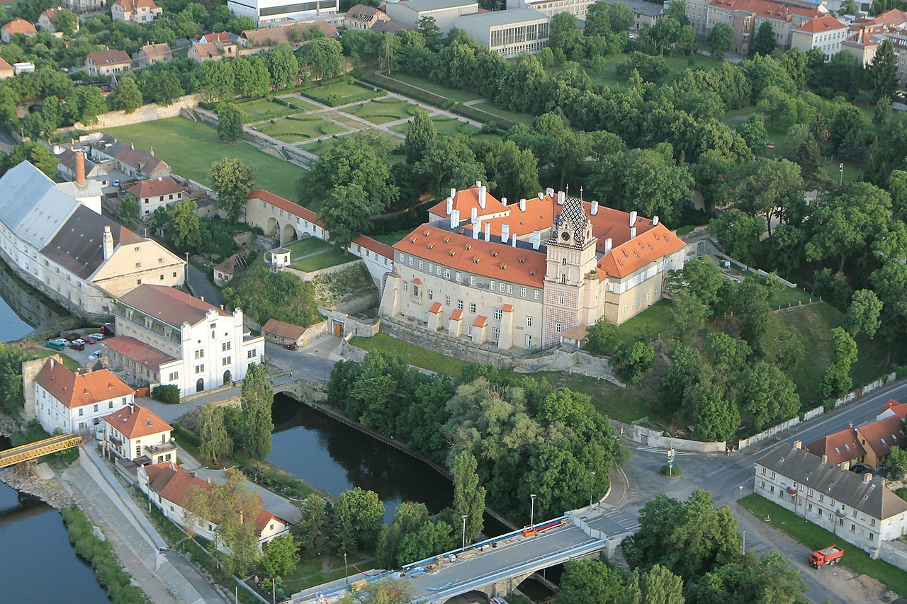 Pokud  koupit  a coura v Brandýs nad Labem-Stará Boleslav, Česká republika