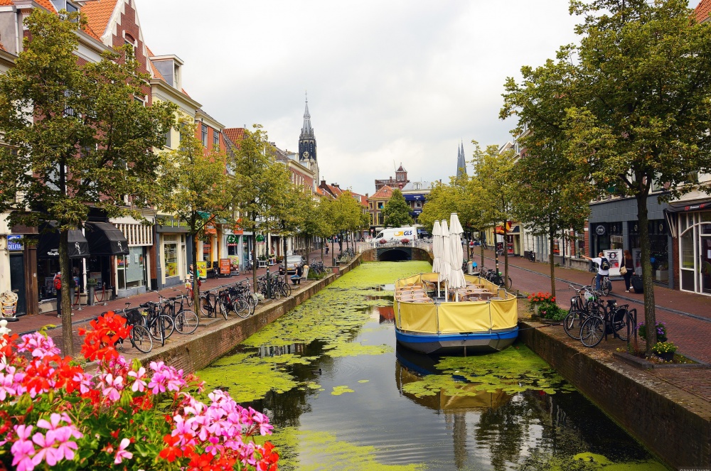 Naakte Man Aangeklede Vrouw   Delft