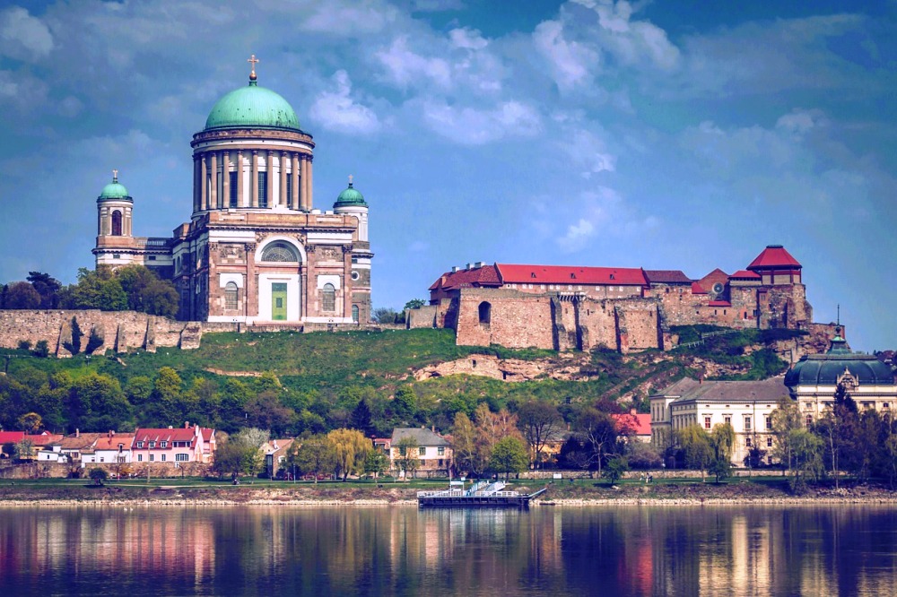 Esztergom, Komárom-Esztergom kurvák