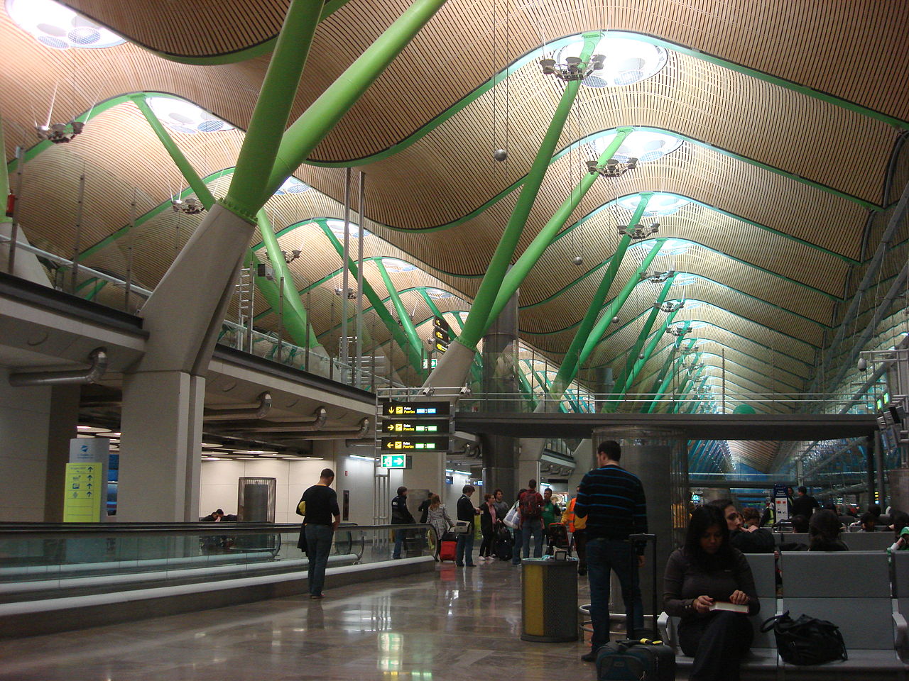 Barajas de Madrid, España escolta