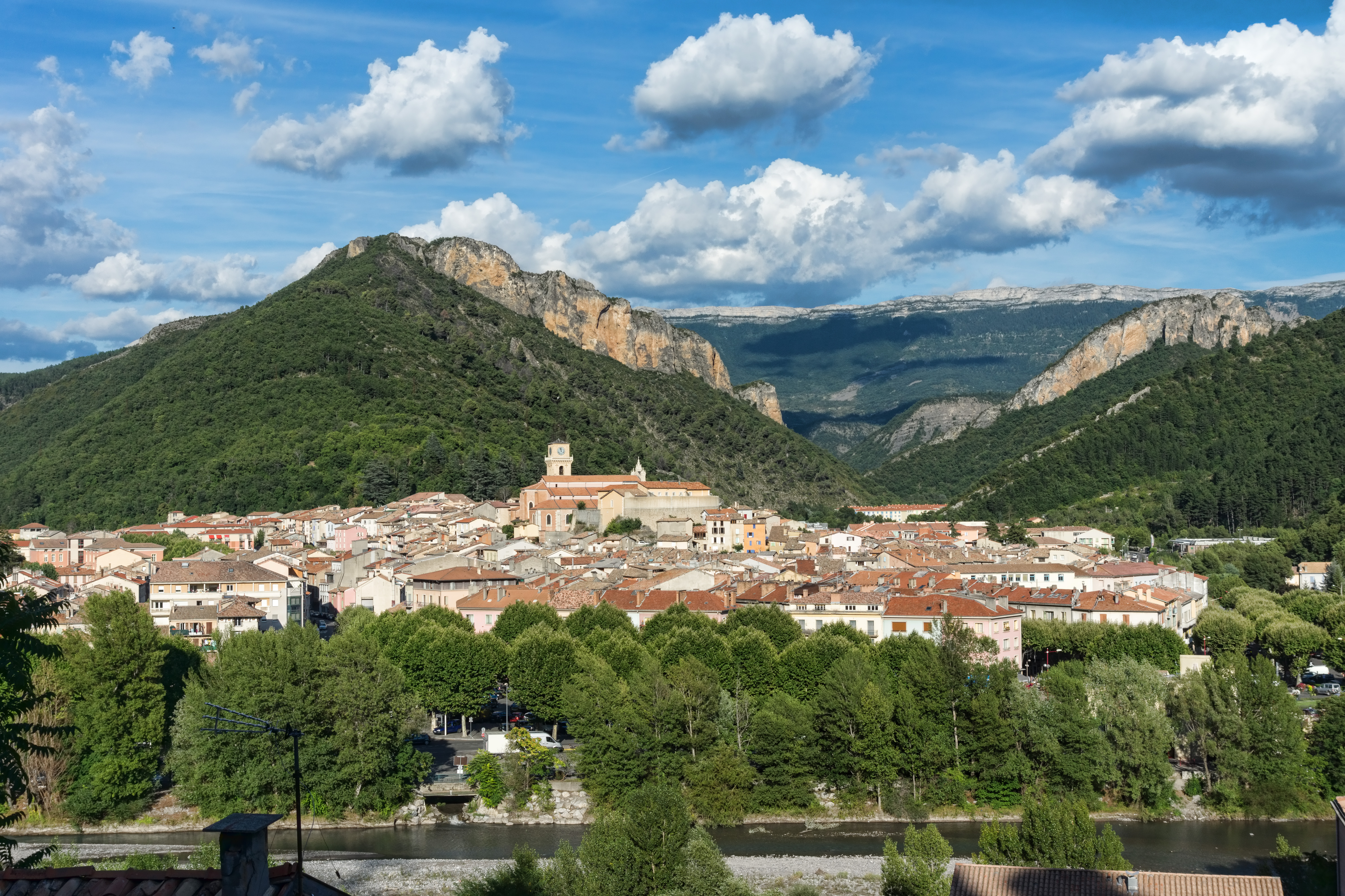 Fdansd Filles dans Digne-les-Bains, Provence-Alpes-Cote dAzur