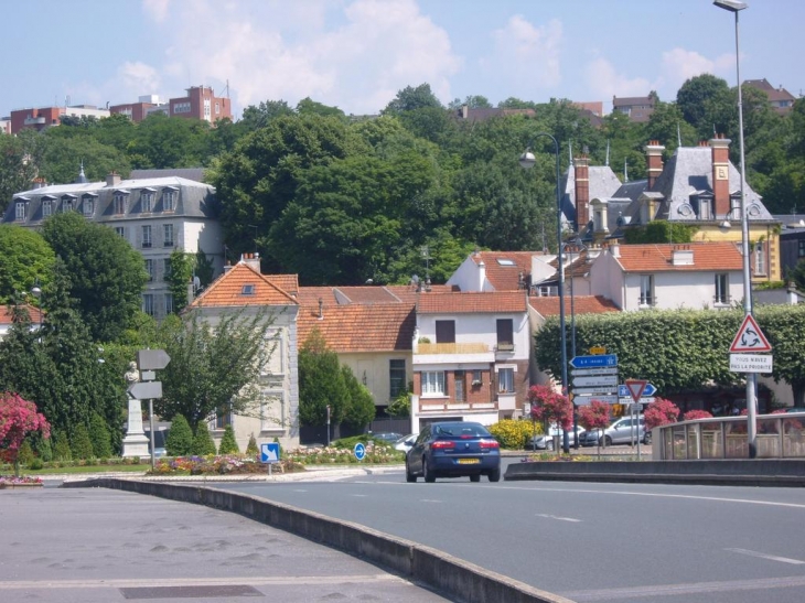 Bry-sur-Marne, France salope