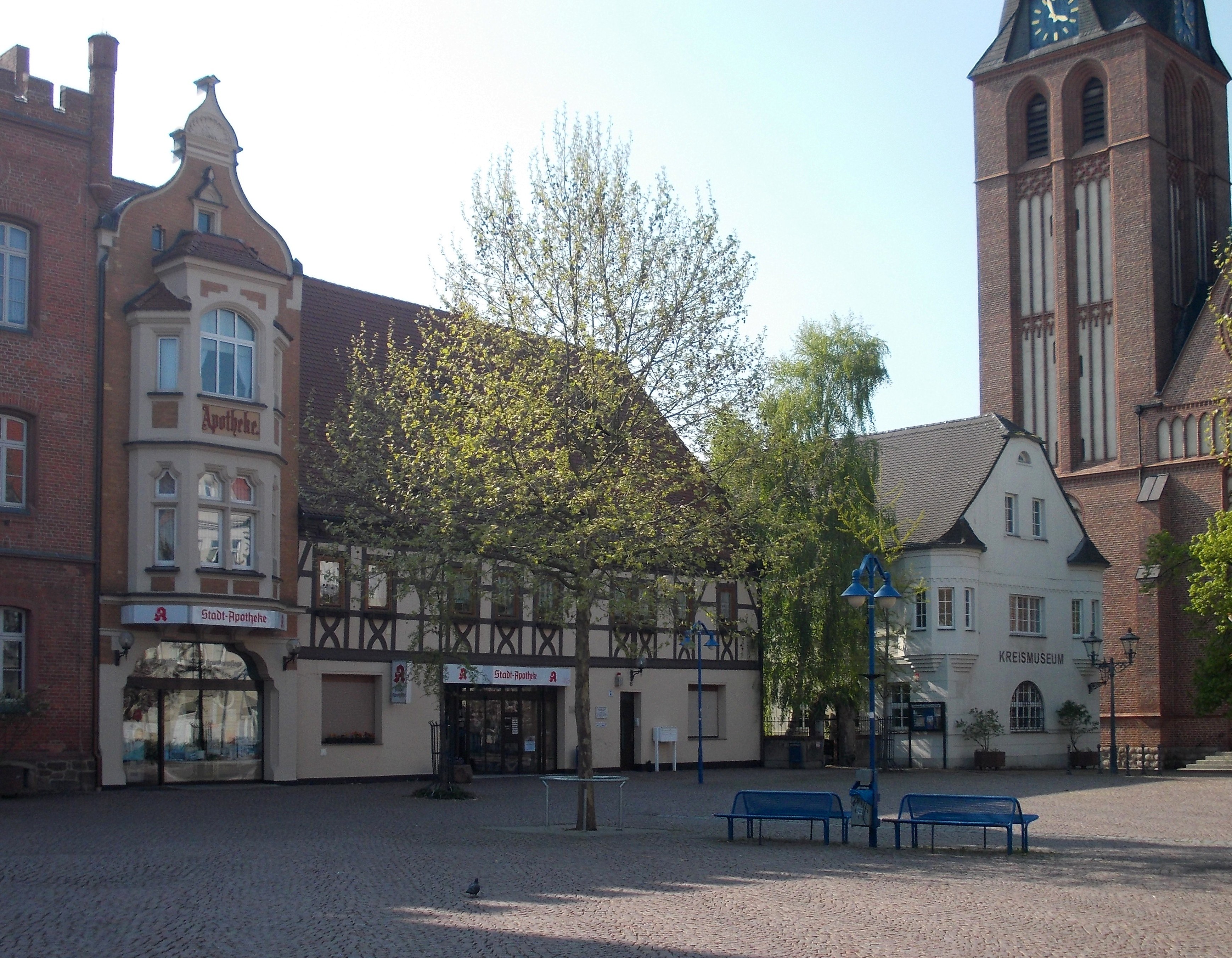 Wo  finden  a Huren in Bitterfeld-Wolfen (DE)