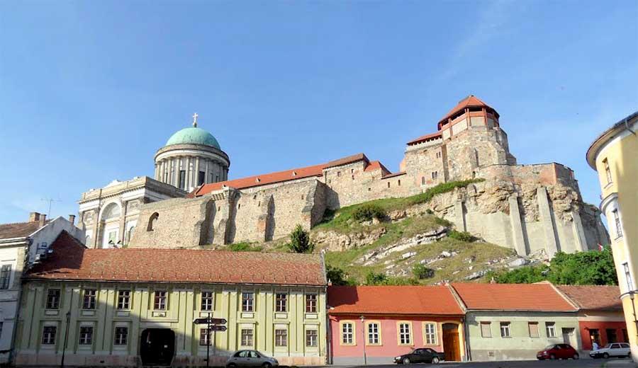 Meztelen masszázs   Komárom-Esztergom